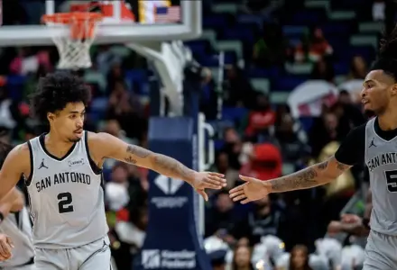 Spurs End 15 Game Streak Thunder Any Hope