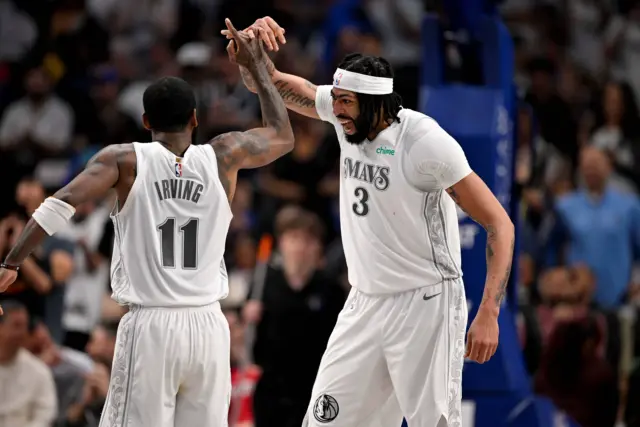 Mavericks Face Uncertainty as Davis Looks Out