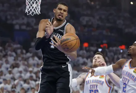 Thunder Outsmart Spurs In Crucial Game Five